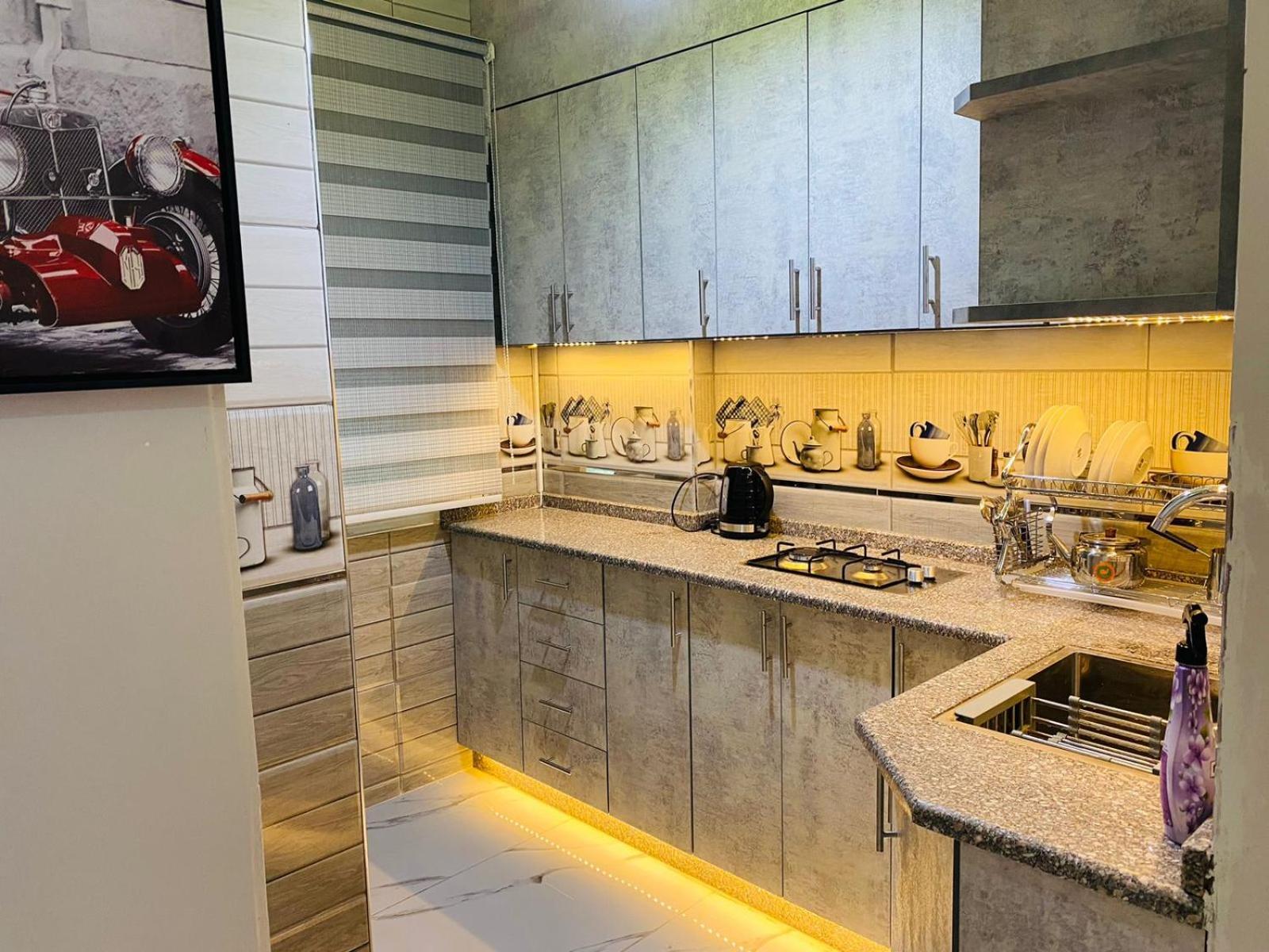 דירות אז זרקא Al Seoudi Furnished Units חדר תמונה